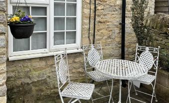 Remarkable 1-Bed Cotswolds Cottage in Finstock