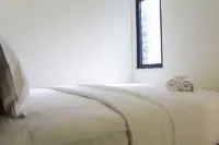 Homey and Enjoy 2Br at Meikarta Apartment Hotel di Cikarang Pusat