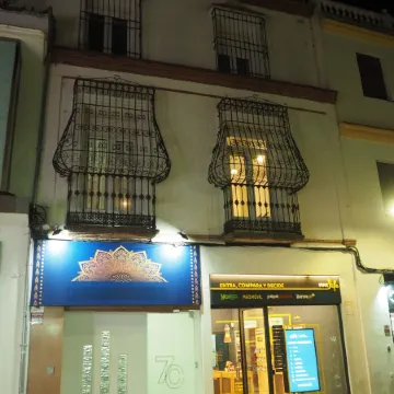 Molucano Themed Rooms