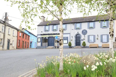 Madelines Accommodation Отели в г. Ballyvangour