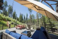 Cozy Yosemite Wood Cabin: A Serene Retreat in Nature! Pet Friendly with WiFi