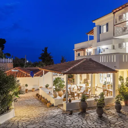 Stafylos Suites & Boutique Hotel