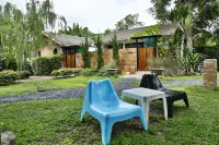 Ginger Bread House - Pet Lover Resort Hotel dekat Wat Chedi Thong