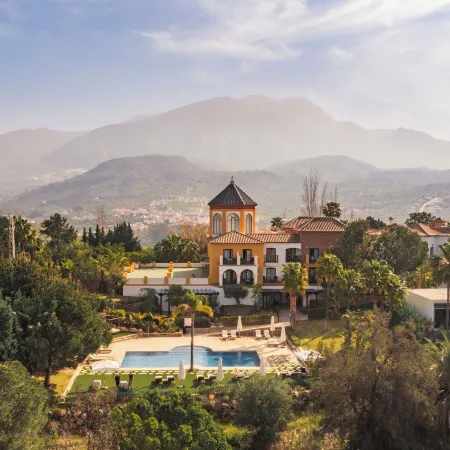 B Bou Hotel la Viñuela & Spa
