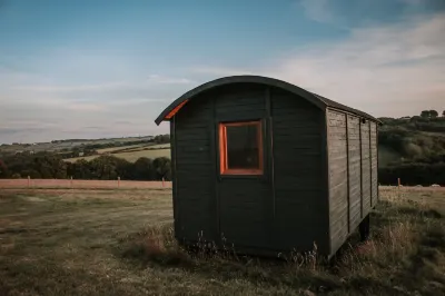 Stunning Shepherd's Hut Retreat North Devon Hotels in der Nähe von The Milky Way Adventure Park