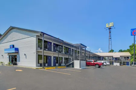 Motel 6 Dalton, GA Отели в г. Таннел Хилл