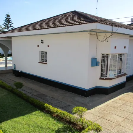 Blue Lagoon Lodge Blantyre