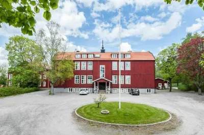 戴烏斯飯店 Räddningsskolan Rosersberg AB附近的飯店