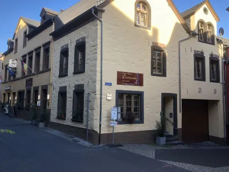 Hotel Zur Dorfschänke Отели в г. Поммерн