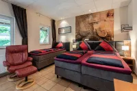 Land-Hotel Zum Schwan, Garni Weilerswist-Metternich 3 E-Ladepunkte Hotels in Weilerswist