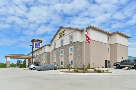 MainStay Suites Meridian - Bonita Lakes Отели рядом с Аэропорт Меридиан