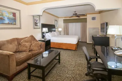 Holiday Inn Express & Suites Bakersfield Central Hôtels à : Bakersfield