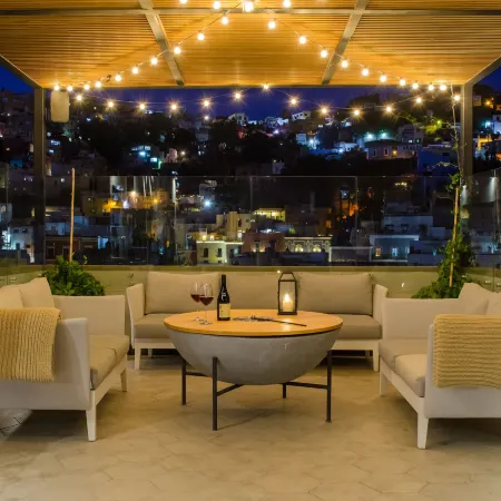 Antigua Trece Hotel Fusión