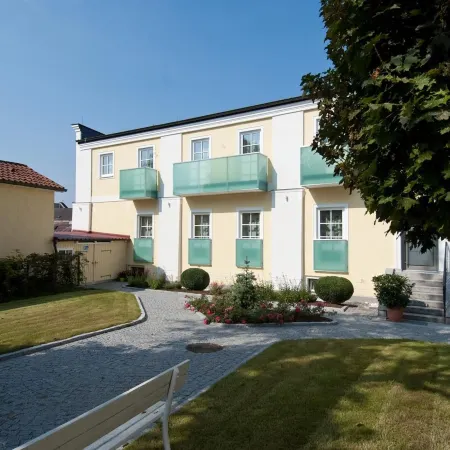 Hotel Biedermeier Hof Отели в г. Шердинг