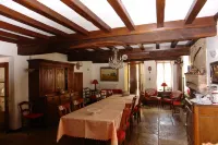 La Ferme du Coucou Hotels in Prenois