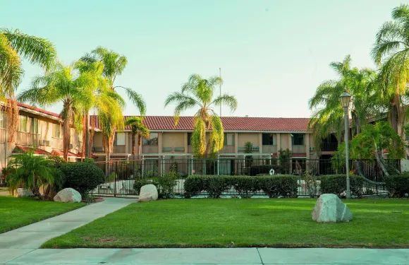 加州,6號汽車旅館阿納海姆山丘