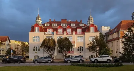 Apartamenty Świnoujście - Wisus Отели рядом с достопримечательностью «Свиноуйсьценский маяк»