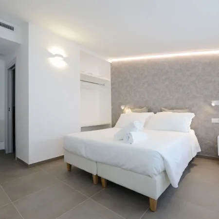 Miramed Rooms