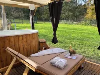 Les Mariniers Chambres d'Hôtes -Guest House - Bain Nordique en Option Hotels in Ange