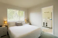 Seascape Villa B&B Hotels in Te Puna