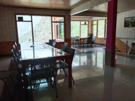 Hotel de Rose Wood Batakundi