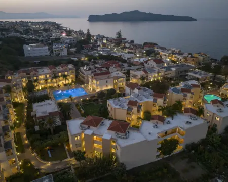 Creta Palm Resort Hotel & Apartments โรงแรมในStalos