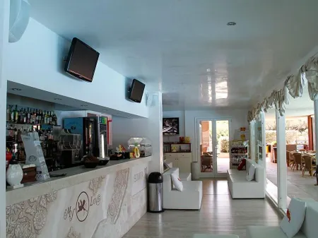 Rena Bianca Cugnana Verde Residence Отели рядом с достопримечательностью «Centro Sub Portorotondo»