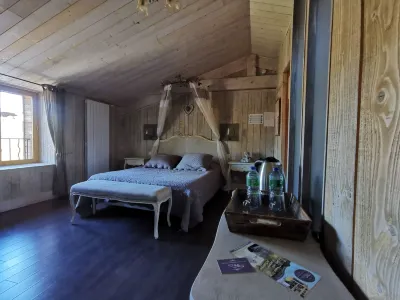 Le Moulin de la Fortie, Maison d'hôtes Hotels in Saint-Marcel-d'Urfe