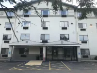 Super 8 by Wyndham Manchester Airport فنادق في Bedford