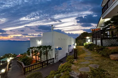 Namhae Bluemare Pension - balcony