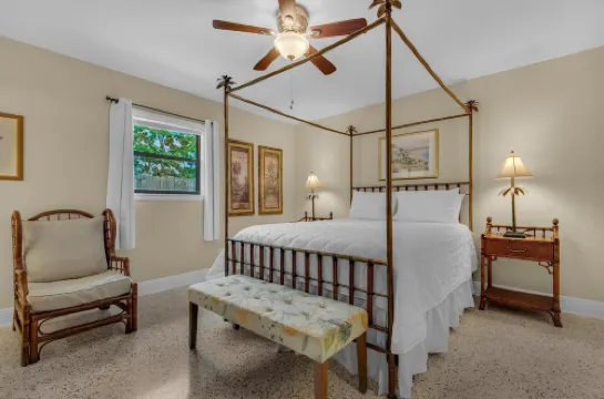Bungalow by the Sea-Starfish