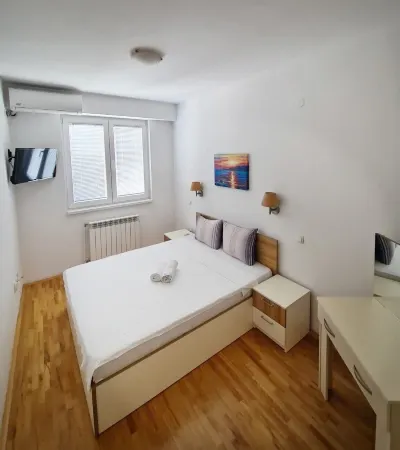 Urban Hostel & Apartments Отели рядом с достопримечательностью «Fountain of the Mothers of Macedonia»