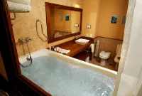 Los Cerros del Chaltén Boutique Hotel - Hot Tub