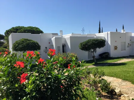 Prado Villas Отели рядом с достопримечательностью «Praia da Quarteira»