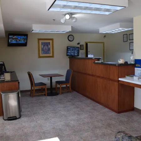 Royal Inn & Suites