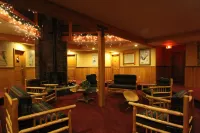 Rainbow Suites by Whistler Retreats - Condos