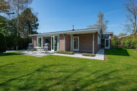 Detached Bungalow Perfect for Water Sports and Nature Enthusiasts