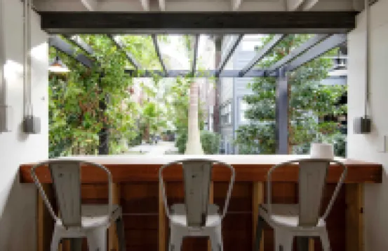 Charming Retreat with Private Balcony and Garden Oasis - Gorgeous Escape