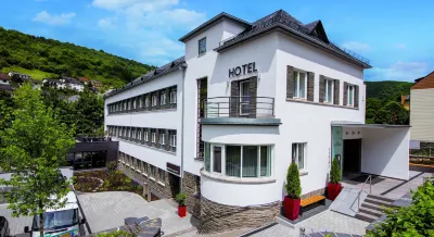 Hotel Im Schulhaus Hotels in der Nähe von Weingut Fritz Allendorf