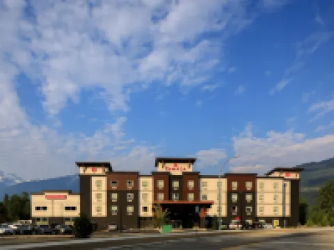 Ramada by Wyndham Revelstoke Hotels in Revelstoke