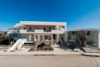 Kouros Home Hotel