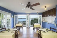 Lakehouse Bed and Breakfast Hotels in Canyon Lake