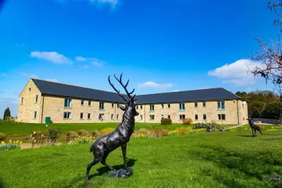 Peak Edge Hotel Hotels near Linacre Reservoirs