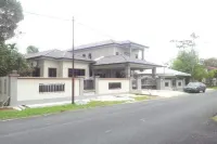 ArRayyan Guesthouse & Homestay Hotels near Taiping Airport