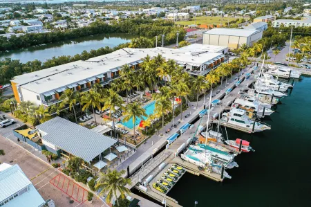 The Perry Hotel & Marina Key West Отели в г. Ки-Уэст