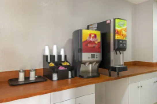 ロードウェイ イン クレルモント ノース