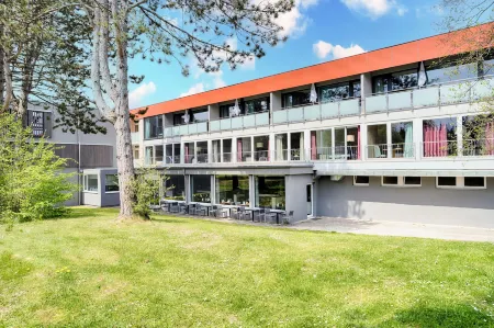 Seehotel am Stausee Отели в г. Роммерсхайм