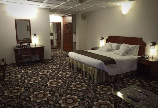 Indus Hotel - Housity