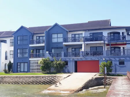 Laguna Grove Holiday Rentals Отели рядом с достопримечательностью «Knysna Driving Range»
