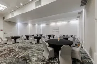 Orangewood Inn & Suites Kansas City Airport Hotels in May